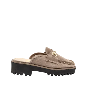 Almond-colored leather mule
