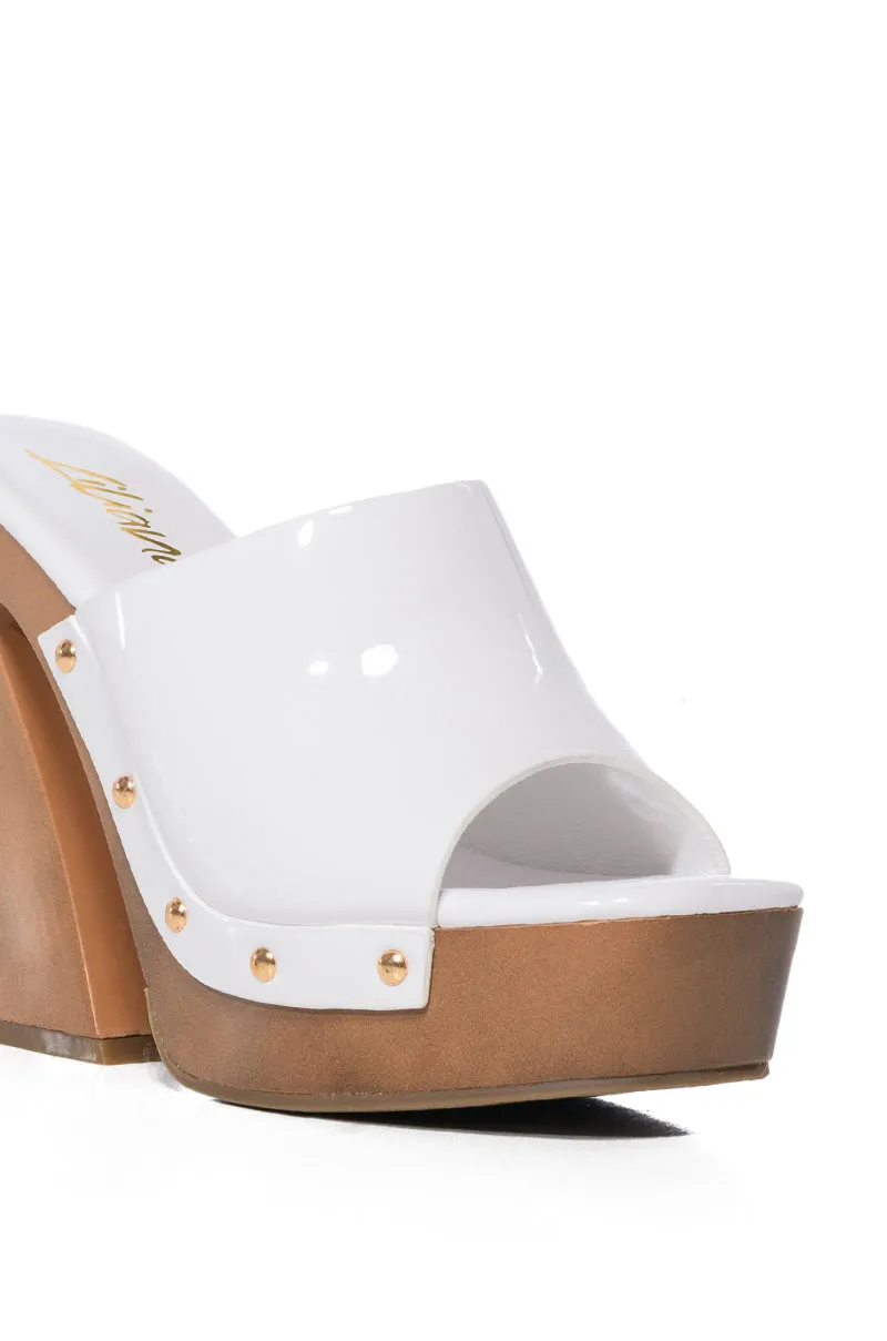 AMANDA SLIP ON PATENT SANDAL IN WHITE