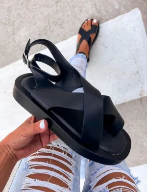 BLACK TOE LOOP CHUNKY GLADIATOR SANDALS