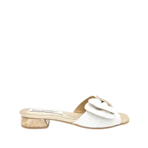 Flat sandal in pure white leather x gold