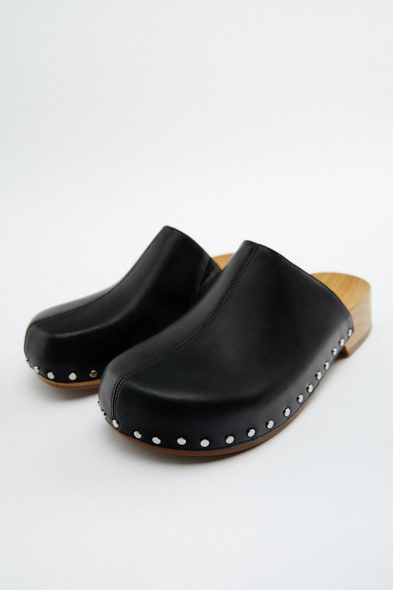 ZARA WOMEN'S CLOGS IN BLACK